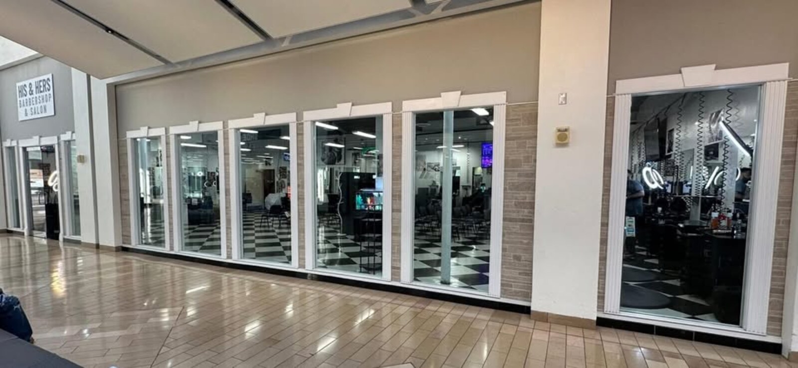 The His and Hers storefront inside Mall St. Matthews